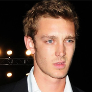 Pierre Casiraghi se fait taper dans un club new-yorkais...