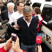 George Clooney arrêté et menotté avec son père