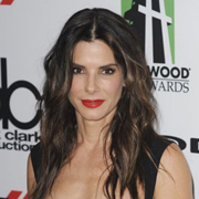 Sandra Bullock, la cougar d'Hollywood en couple avec Captain America ?