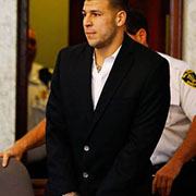 Aaron Hernandez : L'ex-star de la NFL s'est suicidée en prison, à 27 ans