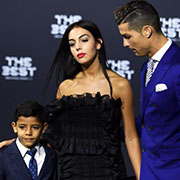 Georgina Rodriguez et Cristiano Ronaldo sont officiellement en couple !