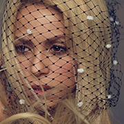 Shakira sublime sur la couverture du Harper Bazaar espagnol!
