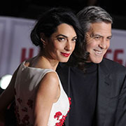 Tuerie de Floride: Amal et George Clooney donnent 500.000 dollars à la lutte contre les armes à feu