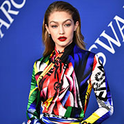 Gigi Hadid : Une oeuvre d'art vivante sexy aux CFDA Awards
