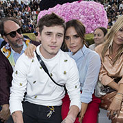 Victoria Beckham et son fils Brooklyn : Duo stylé pour Dior devant Kate Moss