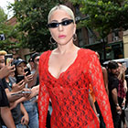 Lady Gaga : Canon en robe transparente, elle régale ses fans !
